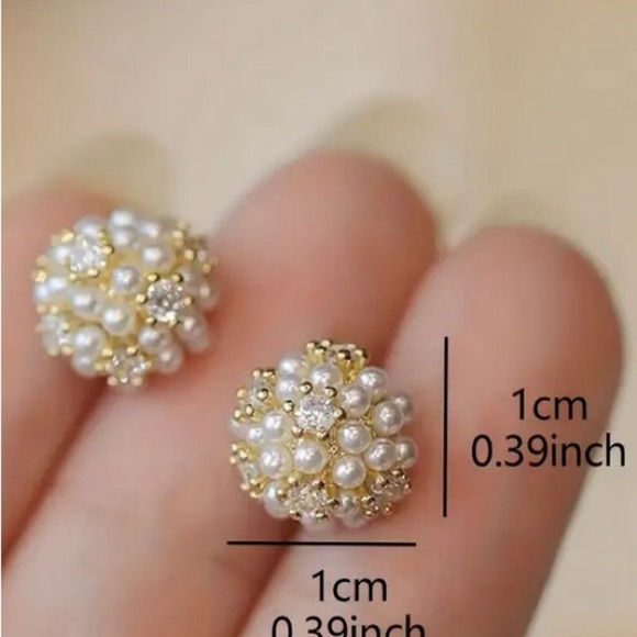 Pearl Bud Stud Earrings - Picture 4 of 5